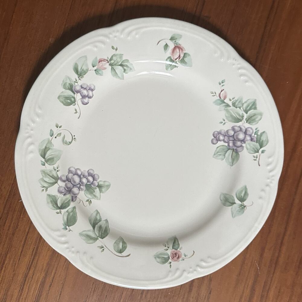 Pfaltzgraff GRAPEVINE Dinner Plate 10 3/8" USA